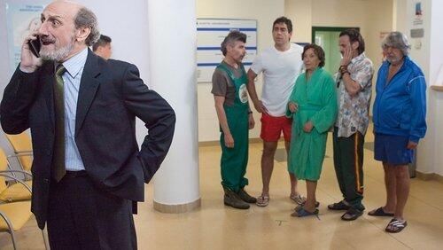 Un beach club, un zahorí de pueblo y una vecina sin vagina