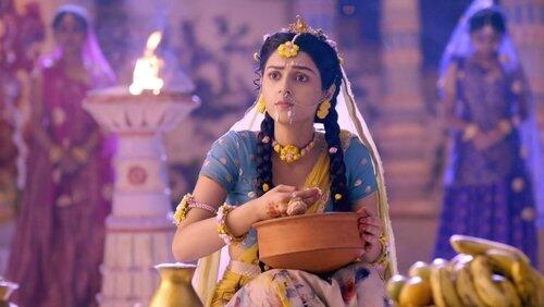 Radha Stuns Her Family
