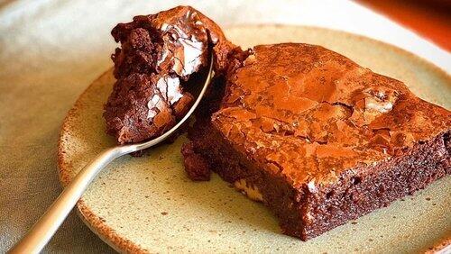 Salade de bœuf mariné & Brownie aux noix de pécan caramélisées Salade de bœuf mariné & Brownie aux noix de pécan caramélisées