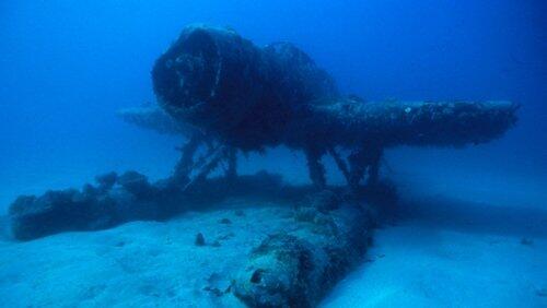War Wrecks in the Coral Seas War Wrecks in the Coral Seas