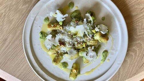 Gnocchi de chou-fleur, pesto de petits pois à la menthe / Rochers coco Gnocchi de chou-fleur, pesto de petits pois à la menthe / Rochers coco