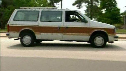 Tin's 1988 Dodge Caravan Tin's 1988 Dodge Caravan
