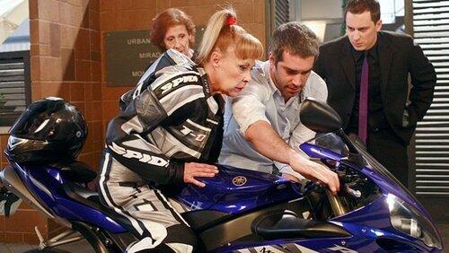 Un fontanero, un calentón y una abuela motorista