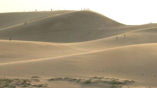 The Tottori Sand Dunes, Unity with Nature The Tottori Sand Dunes, Unity with Nature