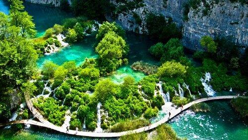 Land of the Falling Lakes