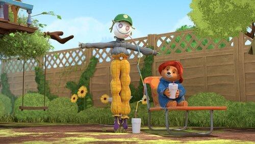 Paddington Builds a Scarecrow Paddington Builds a Scarecrow