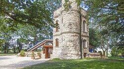 Aylesbury Vale, Buckinghamshire: Mini-castle