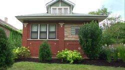 An Arts & Crafts Style Landscape for a Windy City Bungalow
