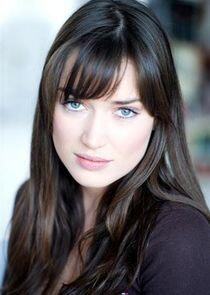Elsa Esnoult Elsa Esnoult