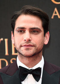 Luke Pasqualino Luke Pasqualino