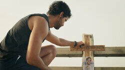 Brian pone en marcha su plan y se acerca a Katherine