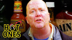 Mario Batali Celebrates Thanksgiving with Spicy Wings Mario Batali Celebrates Thanksgiving with Spicy Wings