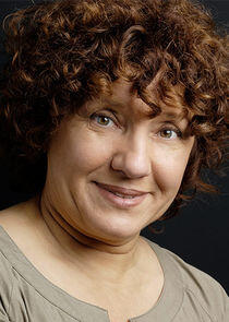 Ayşenil Şamlıoğlu Ayşenil Şamlıoğlu