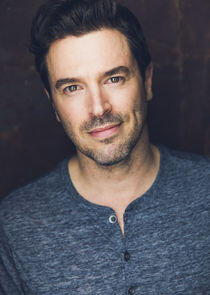 photo of Derek Roché photo of Derek Roché