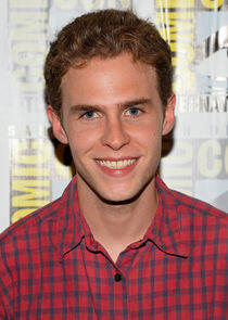 Iain De Caestecker Iain De Caestecker