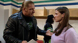 Stephanie McMahon vs. Brie Bella Stephanie McMahon vs. Brie Bella