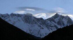 A Deadly Ascent: Life and Death On Mount Everest A Deadly Ascent: Life and Death On Mount Everest