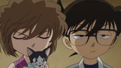 Beckoning Cat from Right to Left Beckoning Cat from Right to Left
