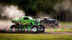 Mega Truck Build and Battle! Mega Truck Build and Battle!