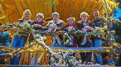Sarah Beeny's New Life in the Country at Christmas Sarah Beeny's New Life in the Country at Christmas